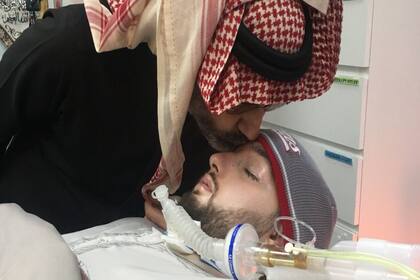 Su familia se niega a desconectarlo y sostiene que algún día ocurrirá un milagro que le permita "recobrar la vida"