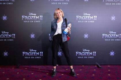 La influencer y cantante Rochi Igarzábal lució su nuevo look y... ¡consiguió posar con Olaf!