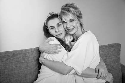 Julieta Cardinali y su amiga Mariela Panigatti, también por Sol Abadi