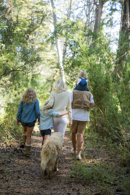 Uno de los programas preferidos de “Paco” es llevarse a los chicos de paseo por el bosque y descubrir ríos y cascadas nuevas. “Los programas en la Patagonia son simples pero intensos y te llenan el alma”, dice ella.