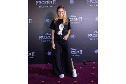La modelo Stephie Demmer, quien es novia del tenista Guido Pella, no se quiso perder la función especial de Frozen