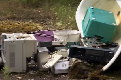 Los desechos tecnológicos que encontraron en el lugar, y contenían pruebas digitales en contra del sospechoso