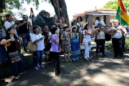 La música estuvo presente en el sepelio del charanguista, que murió el lunes a los 80 años