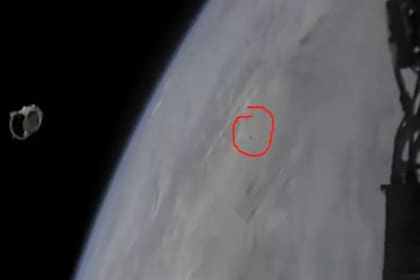 Muchos espectadores aseguran haber visto objetos voladores que no son del cohete SpaceX