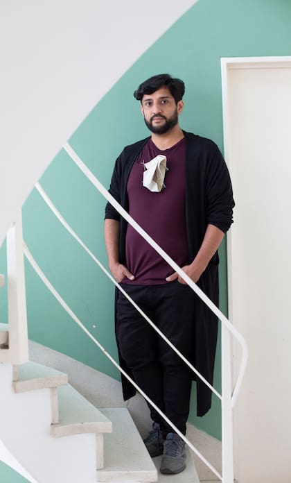 Hacer de ropa, muestra de joyería textil que Rodrigo Acosta exhibe en Taller Eloi.