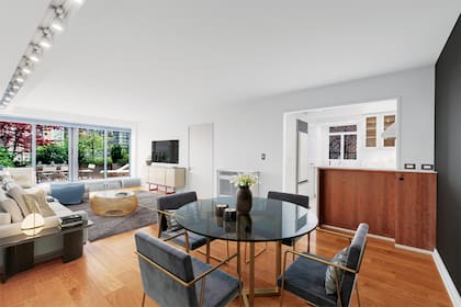 El departamento de 120 metros cuadrados, ubicado en el Upper East Side también está disponible para alquilar por 6500 dólares mensuales.