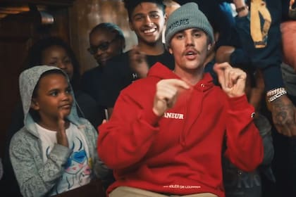 Justin Bieber: "Intentions", su nuevo y emotivo videoclip sobre mujeres y niños sin hogar