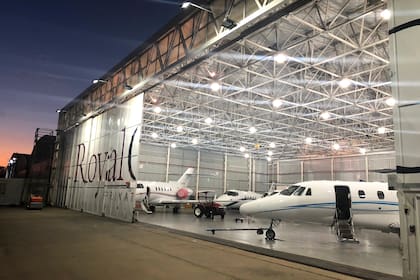 Un hangar de Royal Class, en Aeroparque