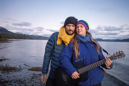 “Hace poco participamos del festival online de Billboard a beneficio, junto a más de trescientos artistas, presentamos el video clip que grabamos acá, y la idea ahora es empezar a presentar todas las canciones en formato online, como es la nueva realidad”, sostiene Gegé