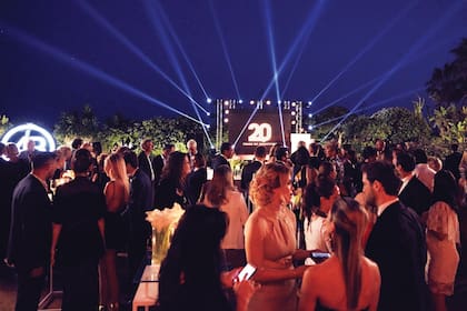Una vista de la espectacular propiedad del “rey español” de Hollywood que celebró sus veinte años como perfumista.