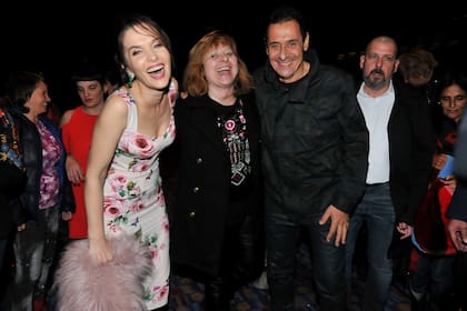 Oreiro y Mollo se mostraron muy divertidos con Celeste Carballo, que grabó para la película una versión nueva de su clásico "Me vuelvo cada día más loca"