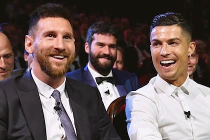 Las redes se llenaron de comentarios por la posibilidad de que el portugués comparta equipo con Messi.