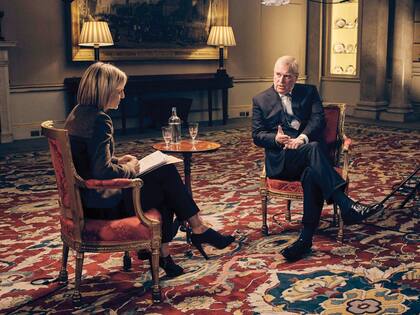 El príncipe concedió una entrevista a la BBC donde negó las imputaciones, no mostró arrepentimiento y dio datos que luego se comprobó que no eran ciertos.