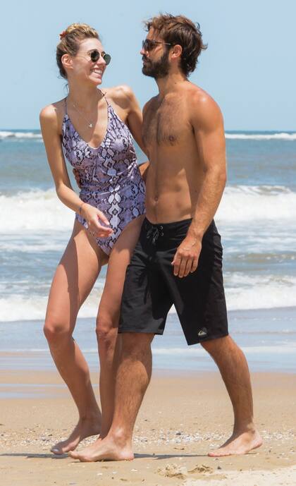 Benjamín está de novio con la modelo Julia Zanettini, quien voló a Uruguay después de Año Nuevo. “Ella está yendo y viniendo porque tiene un contrato en Madrid”, cuenta, embobado, el actor