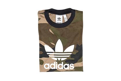 Confeccionada en algodón suave y con estampa militar de las Fuerzas Armadas británicas. (Adidas, $ 1599).