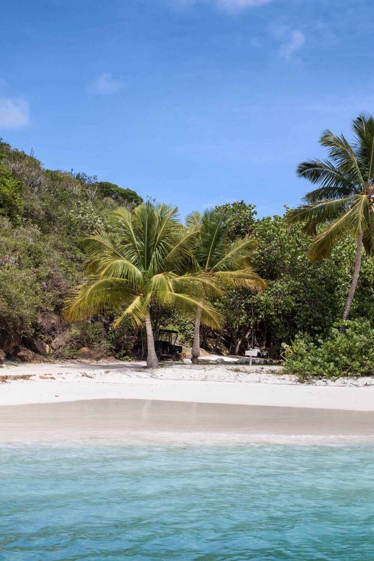 Playas desiertas en la White Bay de Guana Island.