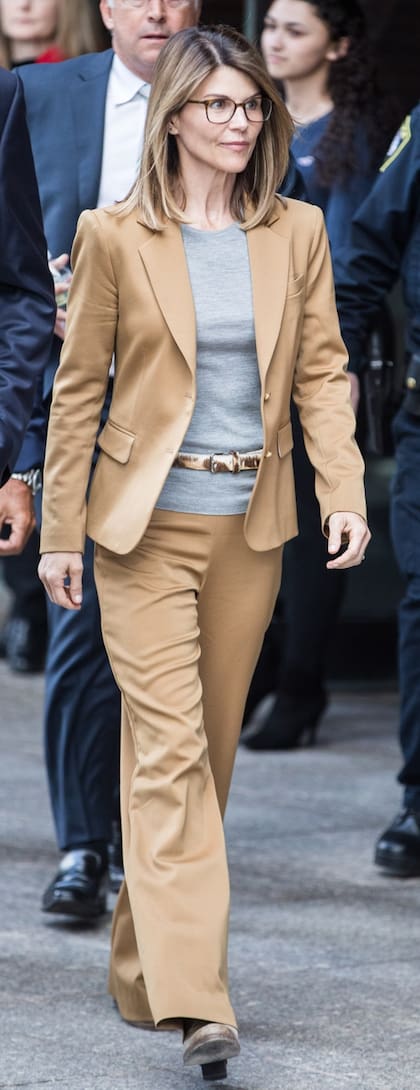 La actriz Lori Loughlin, cuya participación en el fraude es más grave, apuesta a probar su inocencia. Junto con su marido, habría pagado cerca de 500 mil dólares para que sus dos hijas ingresen en la Universidad de Southern California.