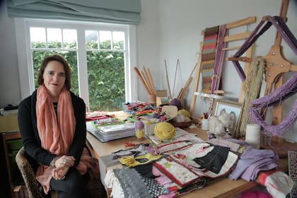 La diseñadora argentina Victoria Martínez Azaro lidera un proyecto de arte en Nueva Zelanda que integra a las mujeres