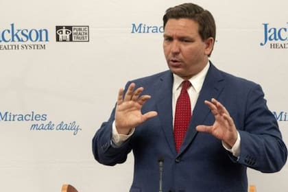 El gobernador de Florida se ha negado a tomar medidas estrictas para cerrar otra vez la economía del estado.