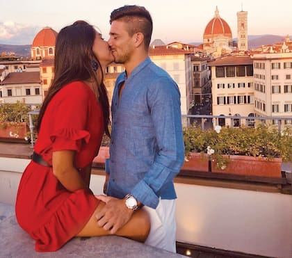 Una postal cargada de romanticismo con Giovanni, su novio desde hace un año y medio