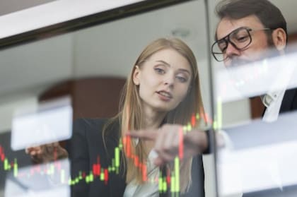 Los analistas financieros ayudan a invertir y manejar luego las inversiones. Es uno de los cursos de capacitación que se ofrecen de forma gratuita