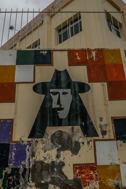 Los carteles que piden por la libertad de la dirigente decoran las paredes de El Cantri
