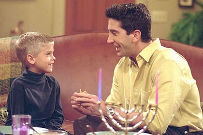 Cómo se ve hoy el hijo de Ross, el personaje de David Schwimmer en Friends
