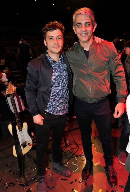 SAGAI presentó una nueva aplicación de cuentos infantiles y Tomás Fonzi es uno de los narradores; aquí, junto a Pablo Echarri