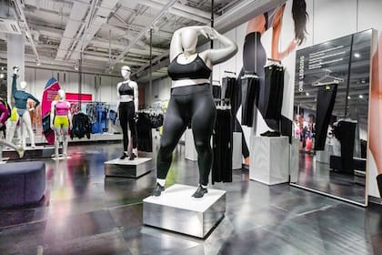 La firma Nike, en Londres, ya exhibe sus prendas de talles grandes al igual que las de tamaños más pequeños