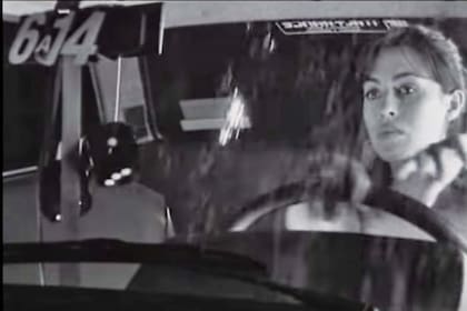 Sol en una escena del videoclip Avanti morocha, canción de Iván Noble.