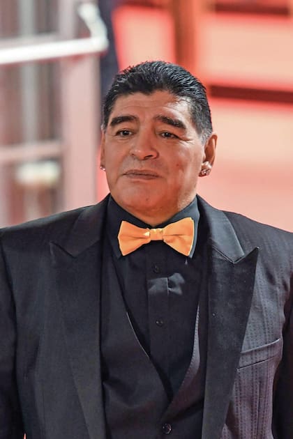 En diciembre de 2017, Diego volvió a Moscú para participar del sorteo del Mundial de Rusia. Llegó con traje negro y un llamativo moño amarillo.