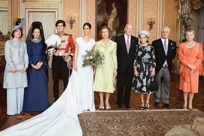 Eugenia de Montijo, esposa de Napoléon III, Las madres de los novios, Sofía Barroso y Matilde Solís; Fernando Fitz- James Stuart, Sofía Palazuelo, la reina Sofía, los reyes de Bulgaria, el duque de Alba y la princesa Ana de Francia, duquesa viuda de Calabria.