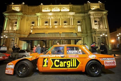 El Turismo Carretera se adueña de las calles de la Ciudad y aparece “a todo motor” en el Teatro Colón por sus 85 años