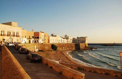 Gallipoli es una delicia de antiguos palazzi e iglesias de color arena, que se tornan más amarillos cuando cae el sol.