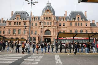 Bicicletas y taxis compartidos, las estrategias para moverse en la ciudad