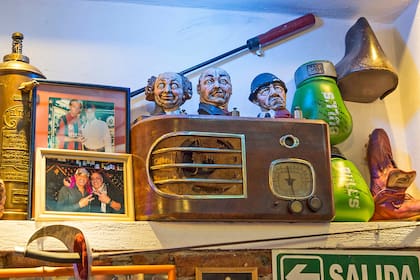 Más de 500 fotografías decoran las paredes de esta parrilla