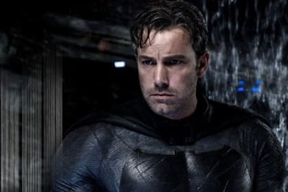 Warner Bros comunicó que el actor le pasará la posta a una nueva generación de Bruce Waynes