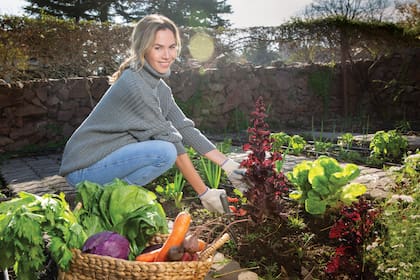 Fue durante el “encierro” que Elina sacó a la luz su faceta como cocinera y se luce con recetas que llevan ingredientes cosechados de su huerta y de los árboles frutales que tienen en el jardín. “A mí me gusta sorprenderlo con platos nuevos”, cuenta