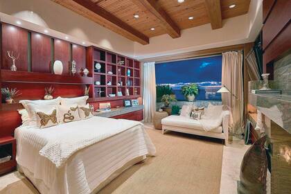 La nueva y espectacular casa tiene increíbles vistas al océano Pacífico.
