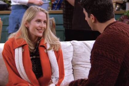 Jane Sibbett como Carol, la esposa lesbiana de Ross