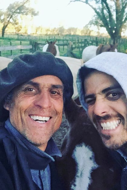 Único hijo varón del recordado polista Rubén Sola (jugó el Abierto Argentino de Polo en los 90), Facu armó un nuevo equipo para la Triple Corona de este año, si es que se juega, RS Murus Sanctus, junto a Sapo Caset, Alfredo Capella y Fran Elizalde
