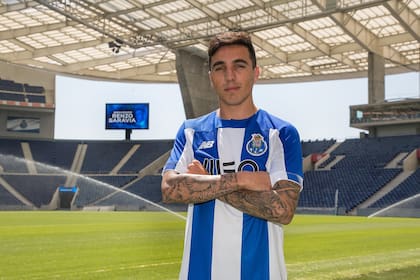 Renzo Saravia, ex defensor de Racing, jugaba en Porto, pero como no tenía continuidad decidió marcharse a Inter, de Brasil, en el que lo dirige Eduardo Coudet.