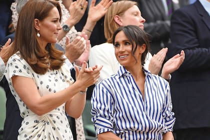 Con looks bien distintos (aunque engamados), las duquesas y concuñadas aplaudieron la final femenina del Grand Slam en la que Angelique Kerber se impuso a Serena Williams.