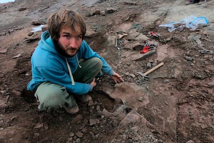Un grupo de paleontólogos encuentran restos de un megaraptor de 70 millones de años en Santa Cruz