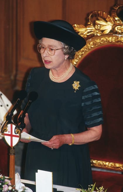 24 de noviembre. La Reina ofrece un breve discurso en Guildhall, el viejo ayuntamiento de la City, y lanza una definición histórica: dijo que 2020 fue su “annus horribilis”.