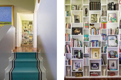 Fuera de los clásicos estantes, la grilla de la biblioteca hecha a medida enriquece la llegada al primer piso con su trama, su profundidad y su variedad de color.