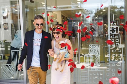 Tras dos años juntos, la actriz y el productor de radio, Juan Ignacio Melitón, celebraron su casamiento con una divertida fiesta que reunió a su familia e íntimos.