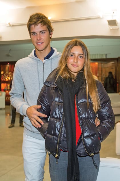 Desde hace algo más de un año, Mia está de novia con el polista Juan Martín Zubia (21). Con ocho de handicap, el año pasado defendió la camiseta de La Ensenada en la Triple Corona.
