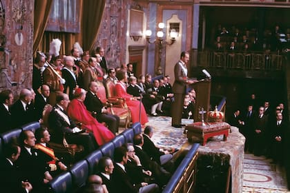 El 22 de noviembre de 1975, dos días después de la muerte de Francisco Franco, Juan Carlos I fue proclamado rey de España por las Cortes españolas.
