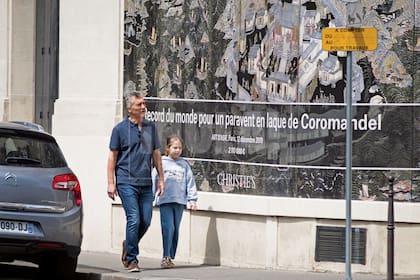 Mauricio Macri, con su hija, en París